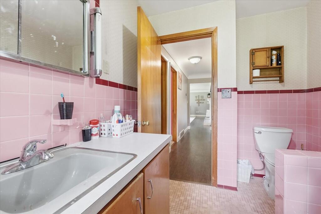 340 W Broadway St. Property Photo 18
