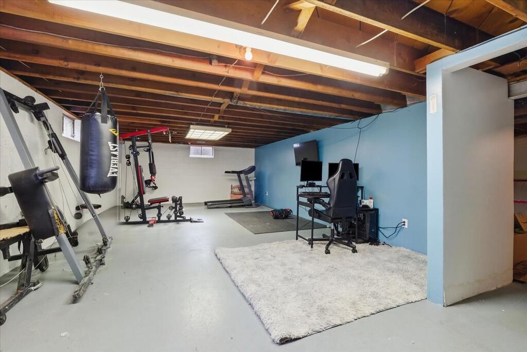 340 W Broadway St. Property Photo 24