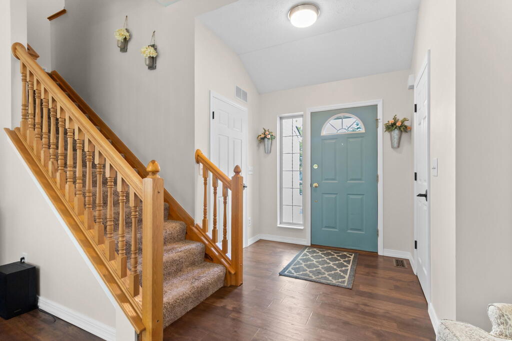 1097 Pebble Brook Dr Property Photo 4