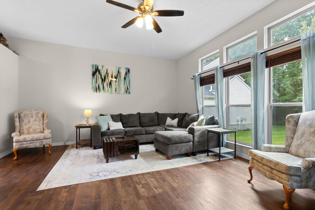 1097 Pebble Brook Dr Property Photo 6
