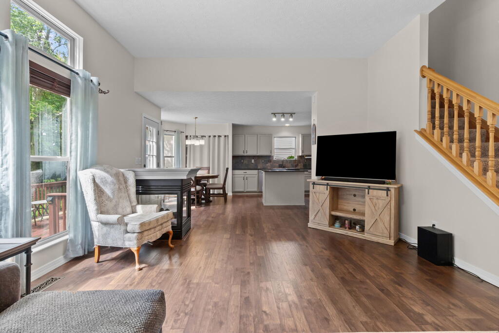 1097 Pebble Brook Dr Property Photo 8