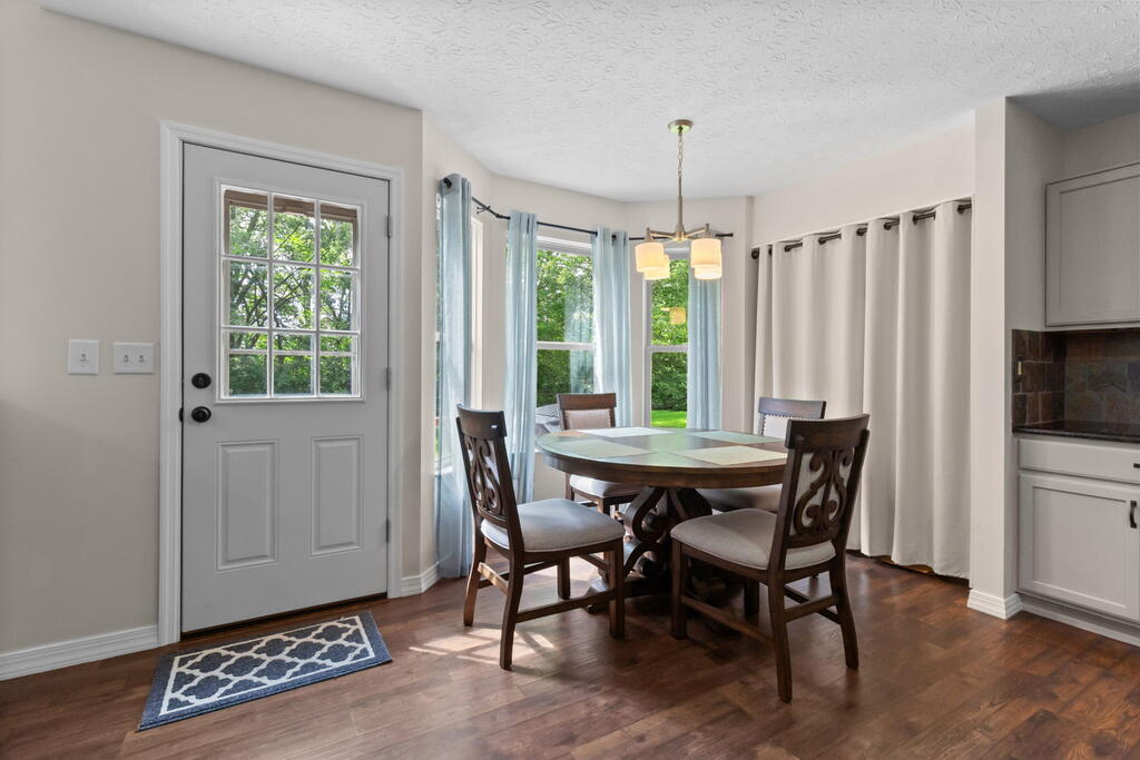 1097 Pebble Brook Dr Property Photo 10