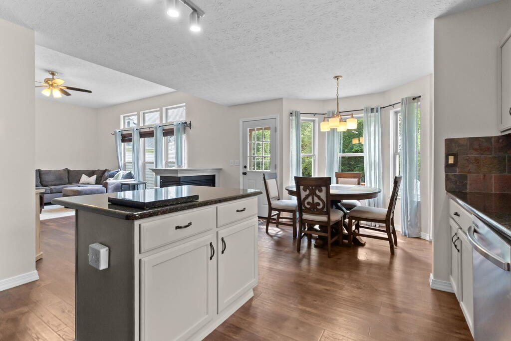 1097 Pebble Brook Dr Property Photo 12