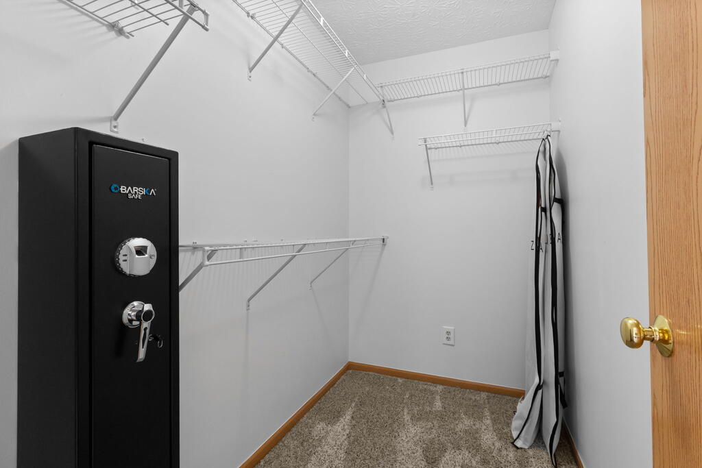 1097 Pebble Brook Dr Property Photo 18