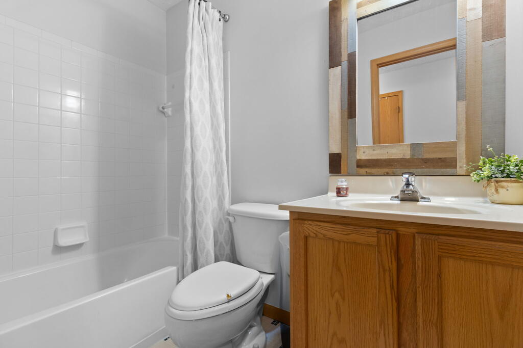 1097 Pebble Brook Dr Property Photo 24