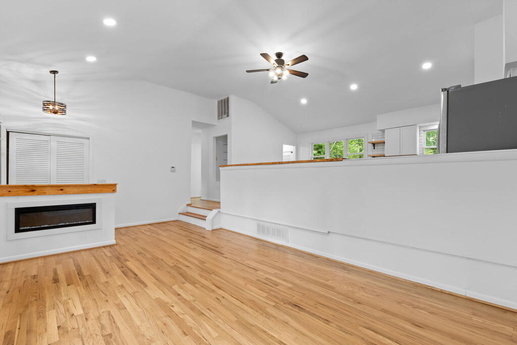 646 Kennedy Dr Property Photo 4