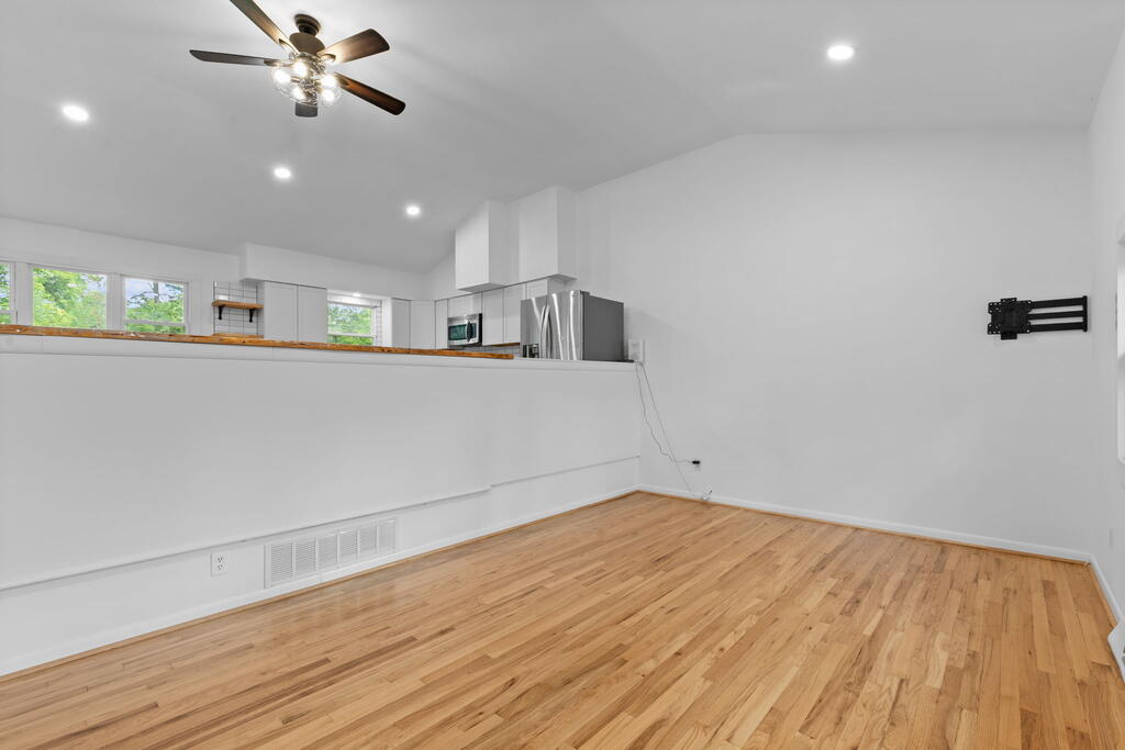 646 Kennedy Dr Property Photo 6