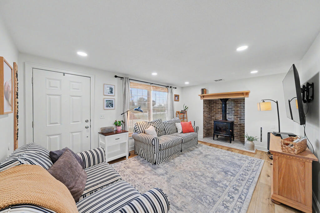 3460 Vine Road Property Photo 3