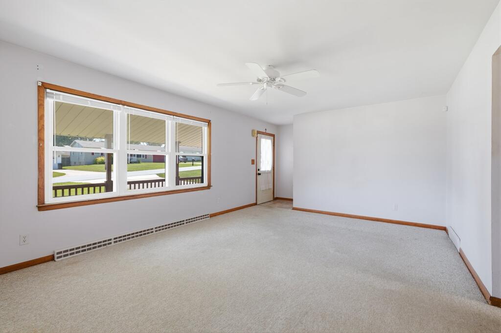 1085 Eaton St Property Photo 2