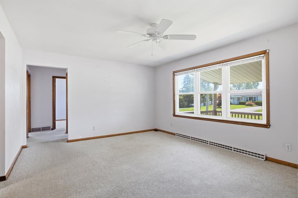 1085 Eaton St Property Photo 3