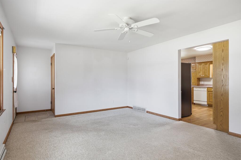 1085 Eaton St Property Photo 4