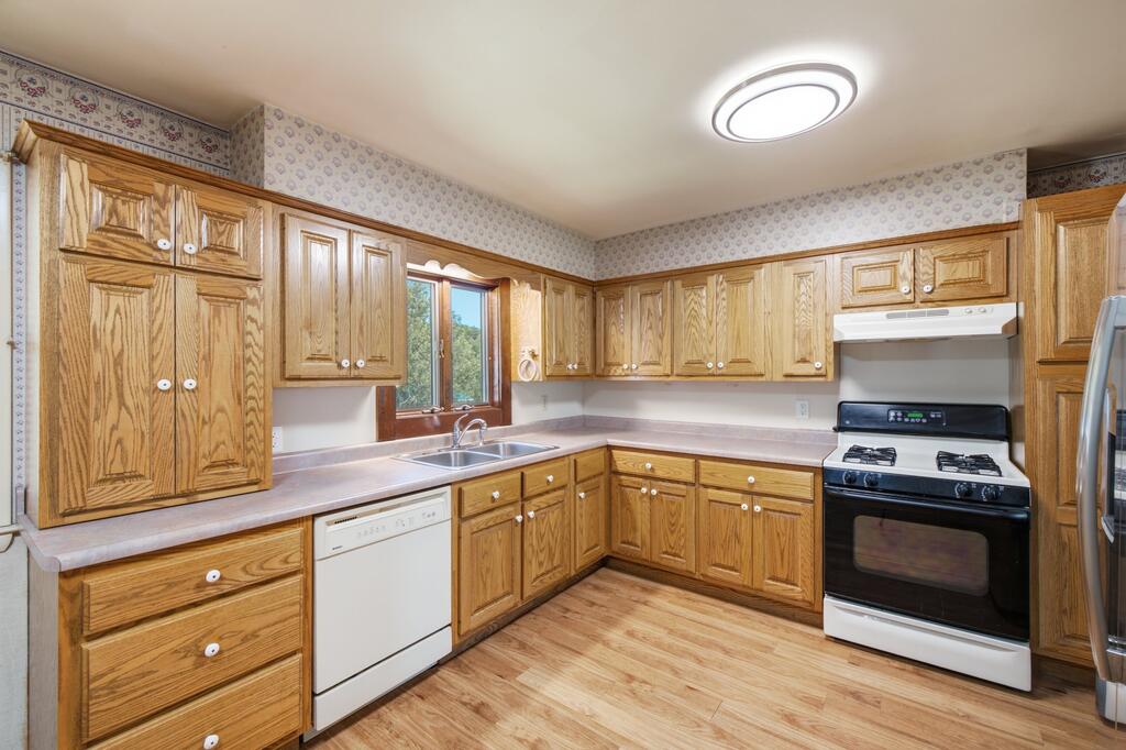 1085 Eaton St Property Photo 5