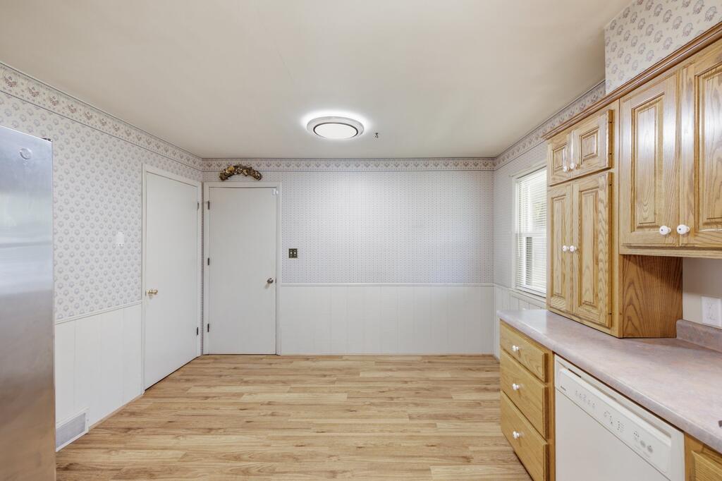 1085 Eaton St Property Photo 7