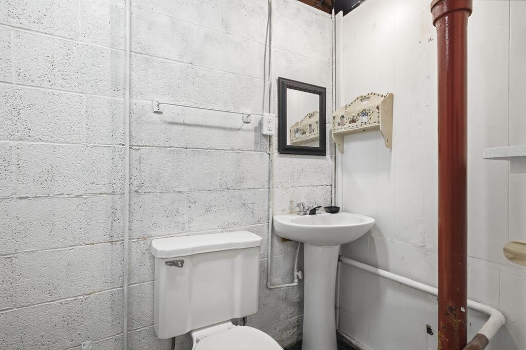 1085 Eaton St Property Photo 18