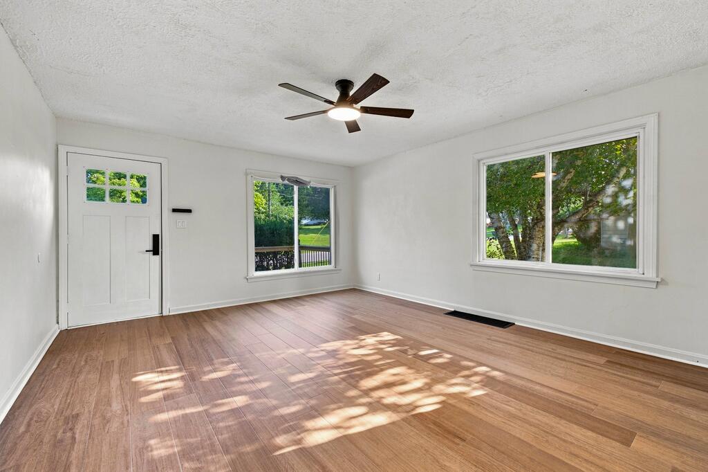 906 Duke Ave Property Photo 2