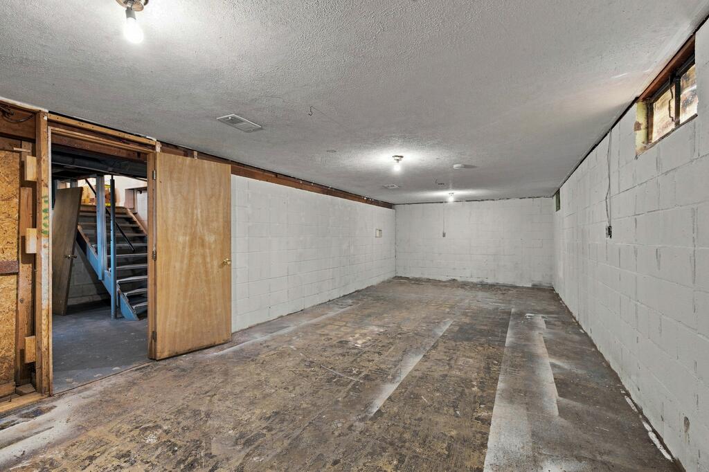 906 Duke Ave Property Photo 16