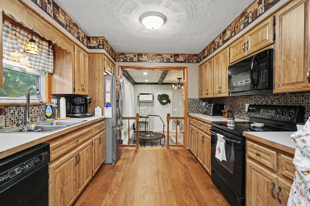 1812 Baseline Road West Property Photo 9