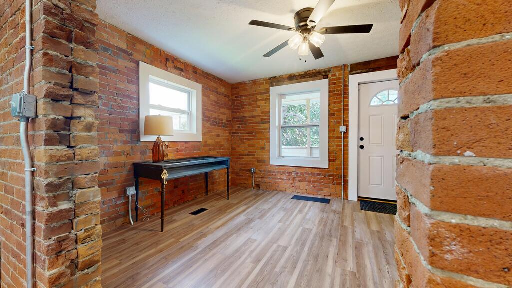 264 S Diamond St Property Photo 13