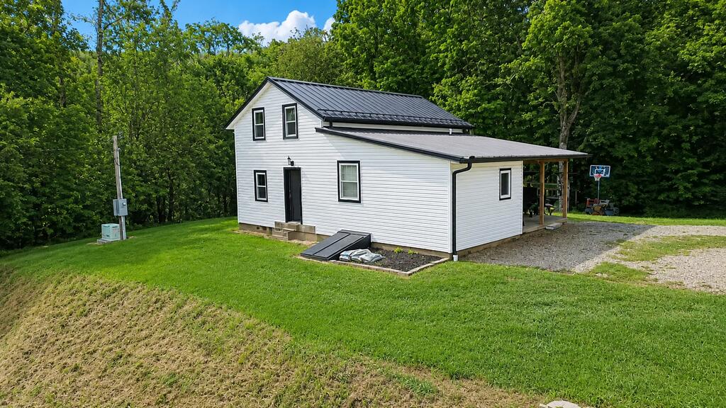 552 County Road 2575 Property Photo 2