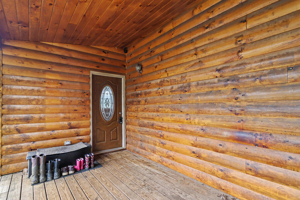 552 County Road 2575 Property Photo 4