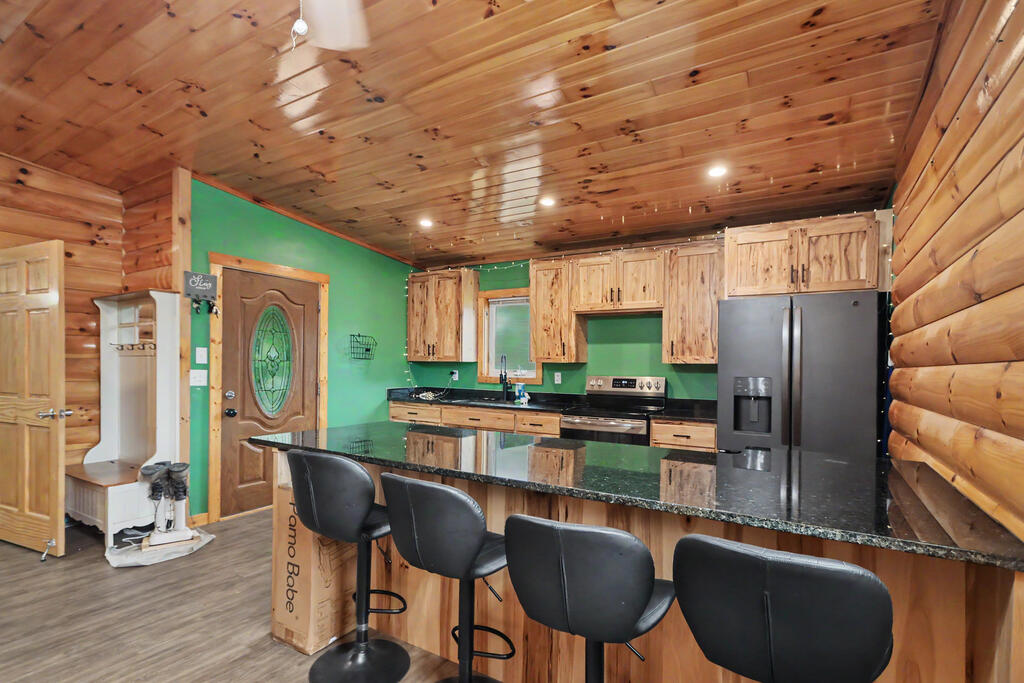 552 County Road 2575 Property Photo 5