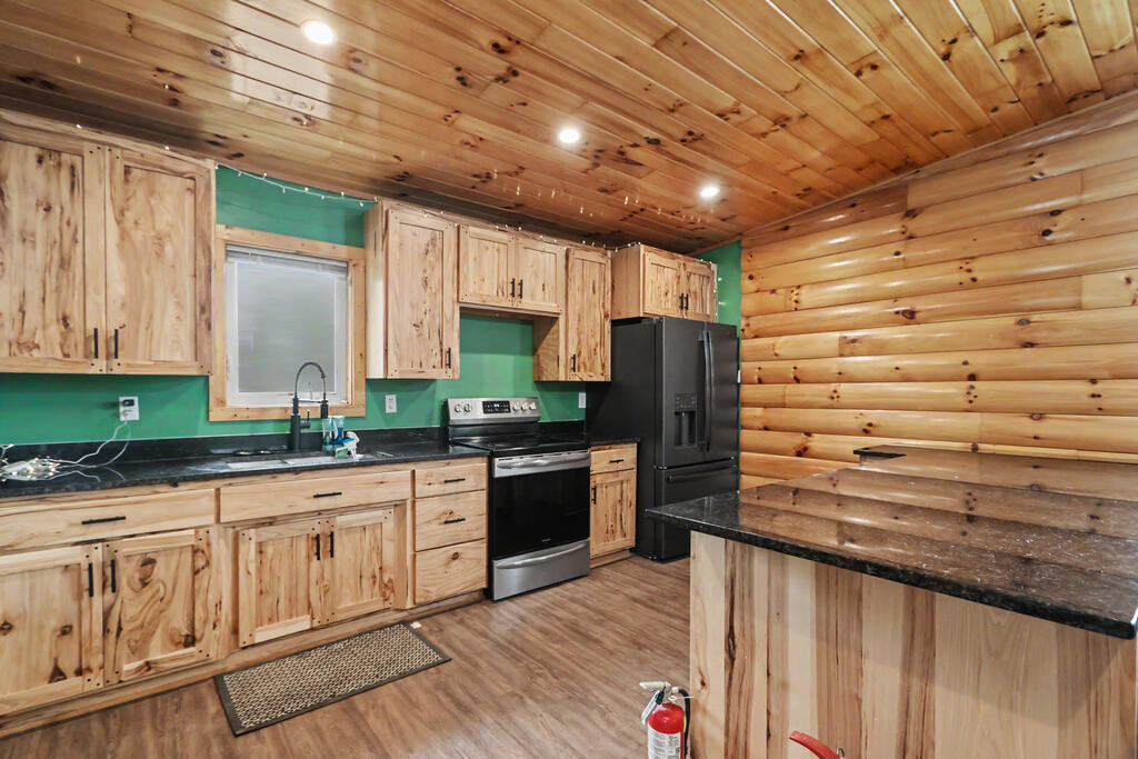 552 County Road 2575 Property Photo 6