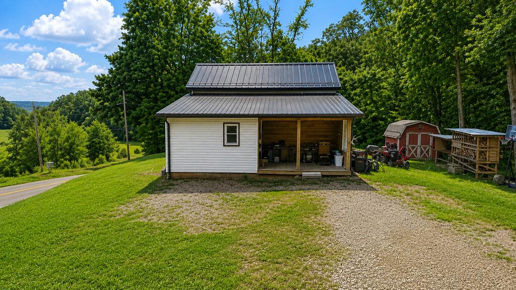 552 County Road 2575 Property Photo 29