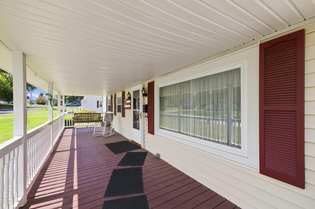 1020 Winthrop Ln. Property Photo 2