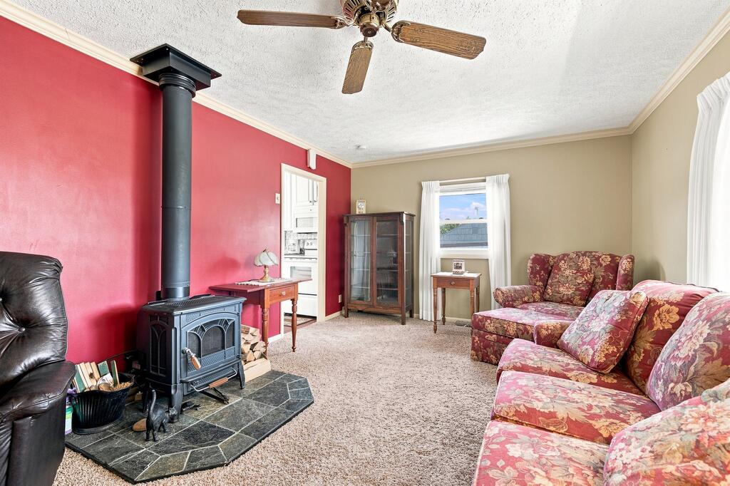 1020 Winthrop Ln. Property Photo 4
