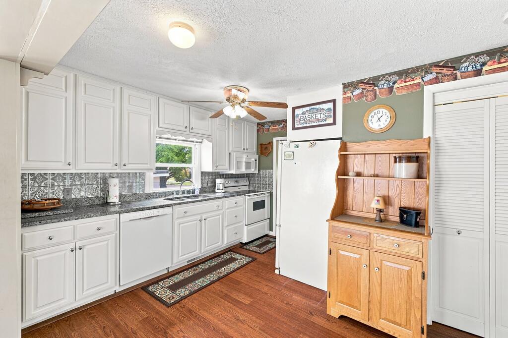 1020 Winthrop Ln. Property Photo 6