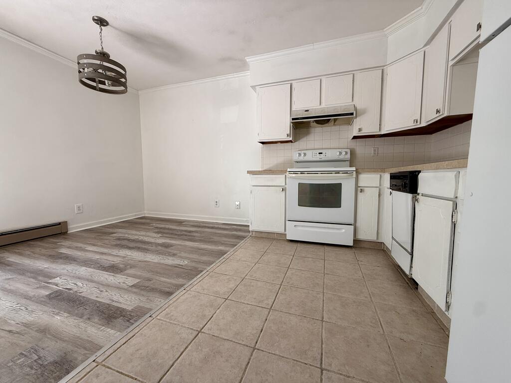 678 Katherine Ave Property Photo 2