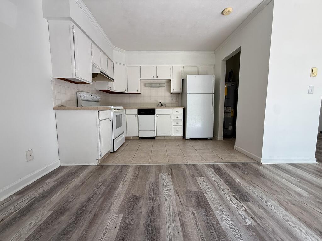 678 Katherine Ave Property Photo 3