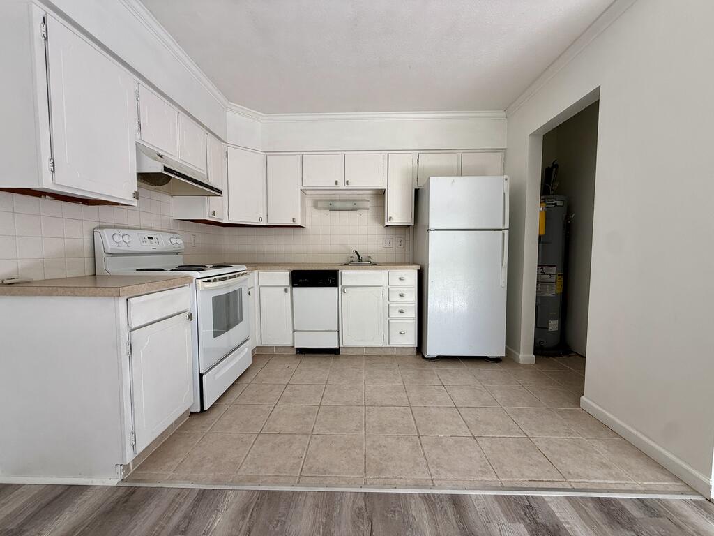 678 Katherine Ave Property Photo 4