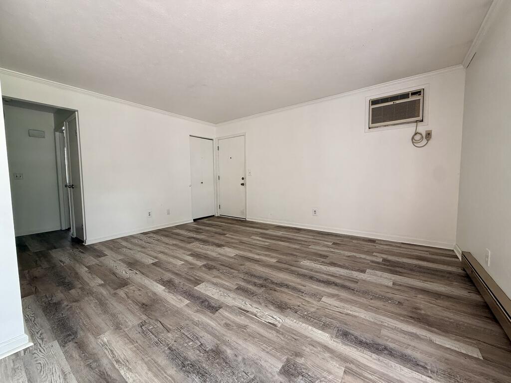 678 Katherine Ave Property Photo 5