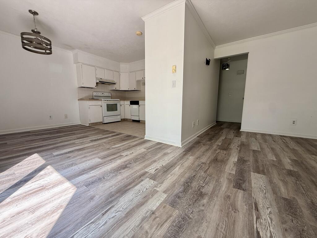 678 Katherine Ave Property Photo 8