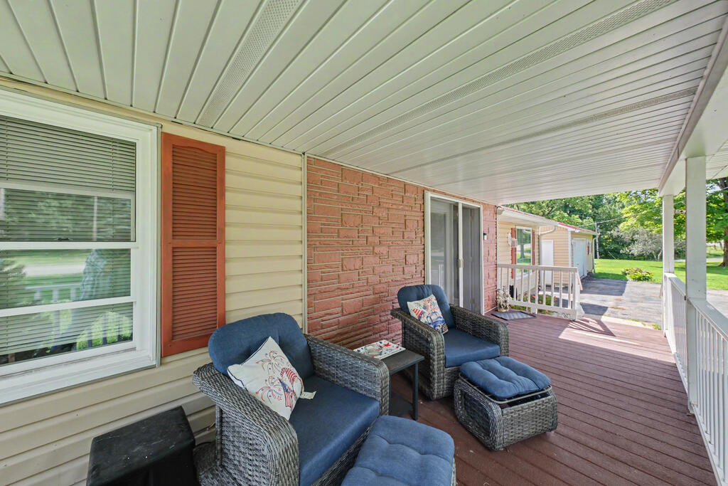 972 Reed Rd Property Photo 6