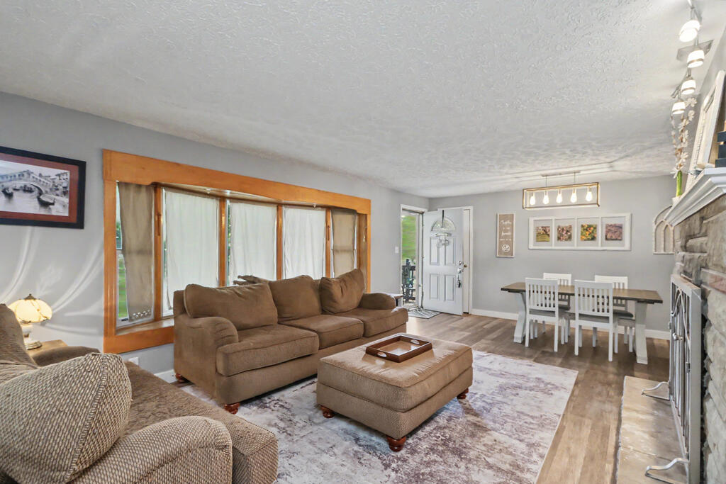 99 Ridgewood Blvd Property Photo 4
