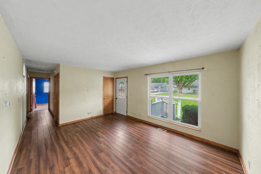2437 Mercer Drive Property Photo 4