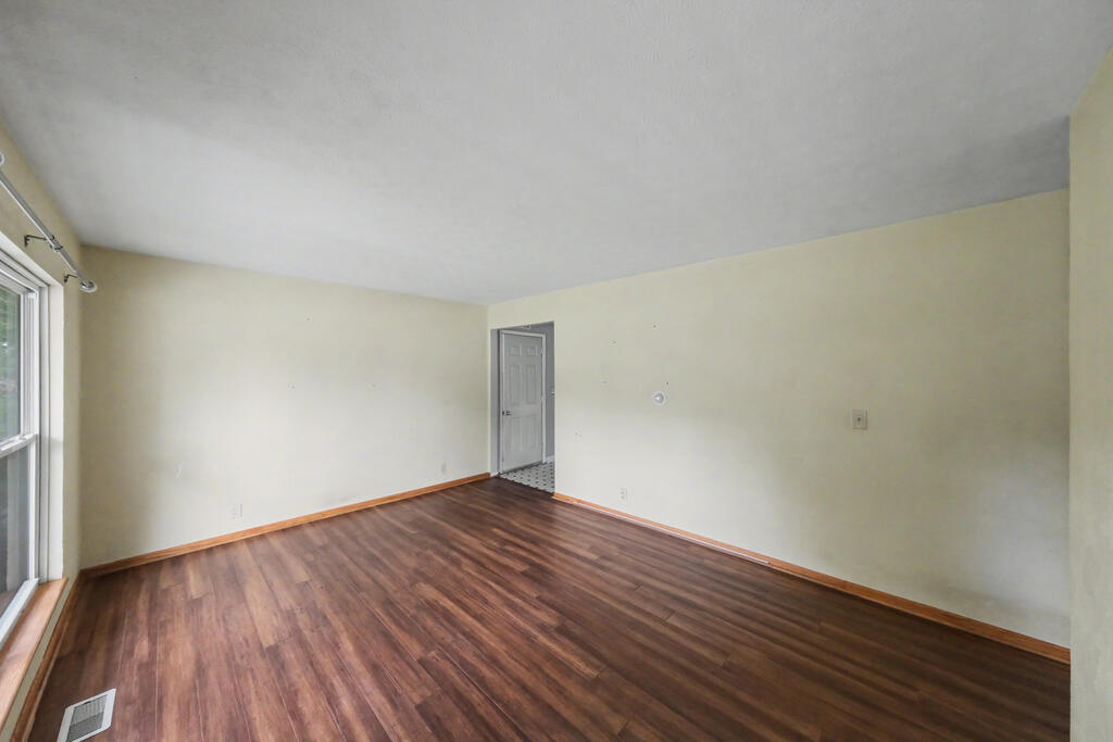 2437 Mercer Drive Property Photo 5