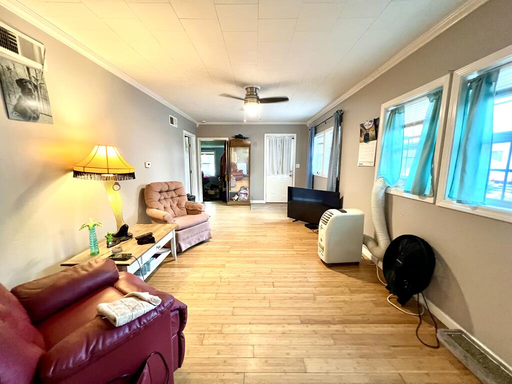 405 Michigan Ave Property Photo 5