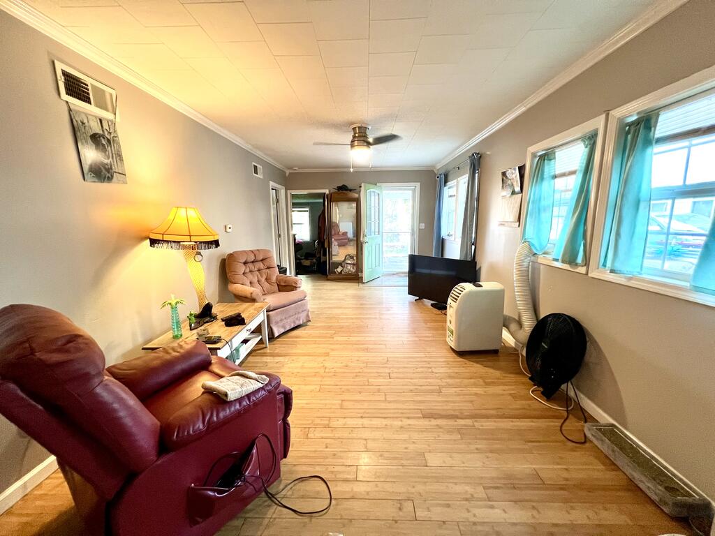 405 Michigan Ave Property Photo 6
