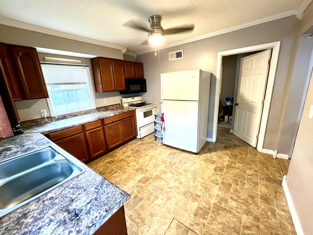 405 Michigan Ave Property Photo 11