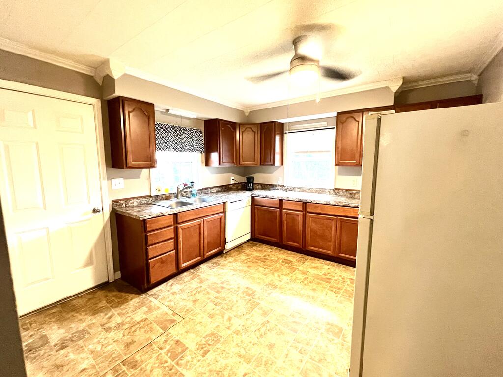 405 Michigan Ave Property Photo 12