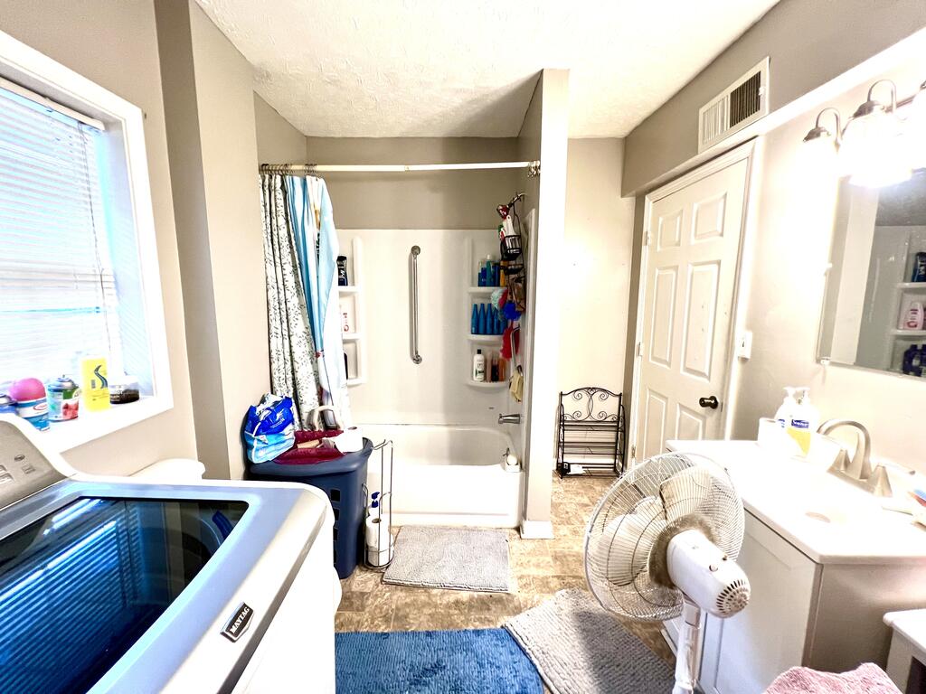 405 Michigan Ave Property Photo 15