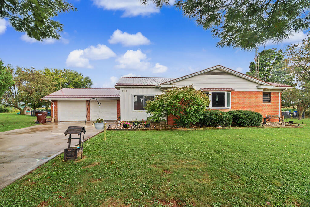 2811 Quaker Road Property Photo 1