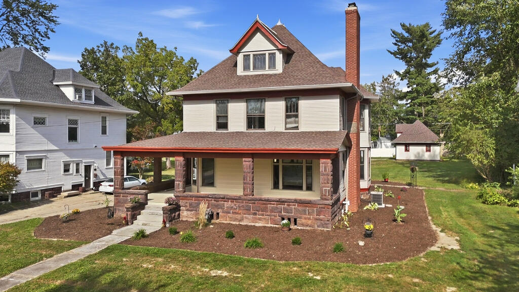 847 Center St Property Photo 1