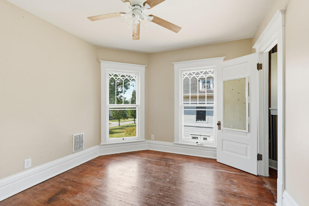847 Center St Property Photo 17