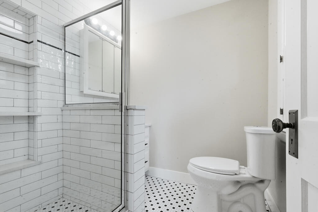 847 Center St Property Photo 24