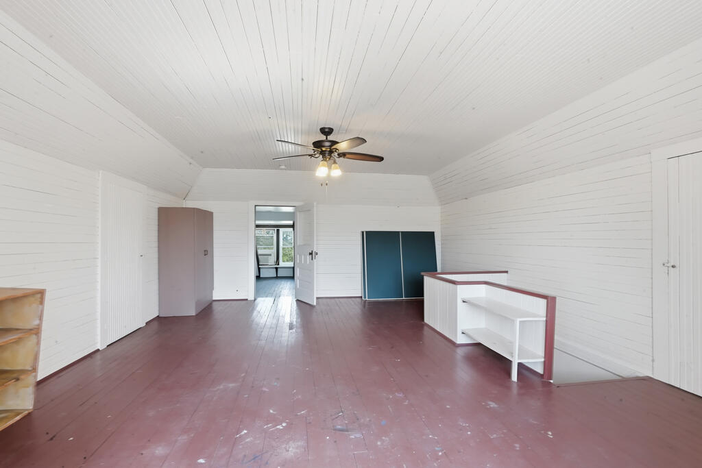 847 Center St Property Photo 32