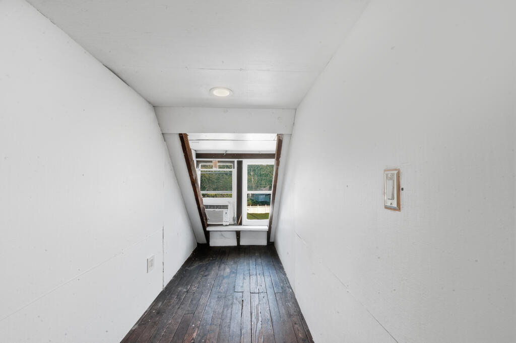 847 Center St Property Photo 33